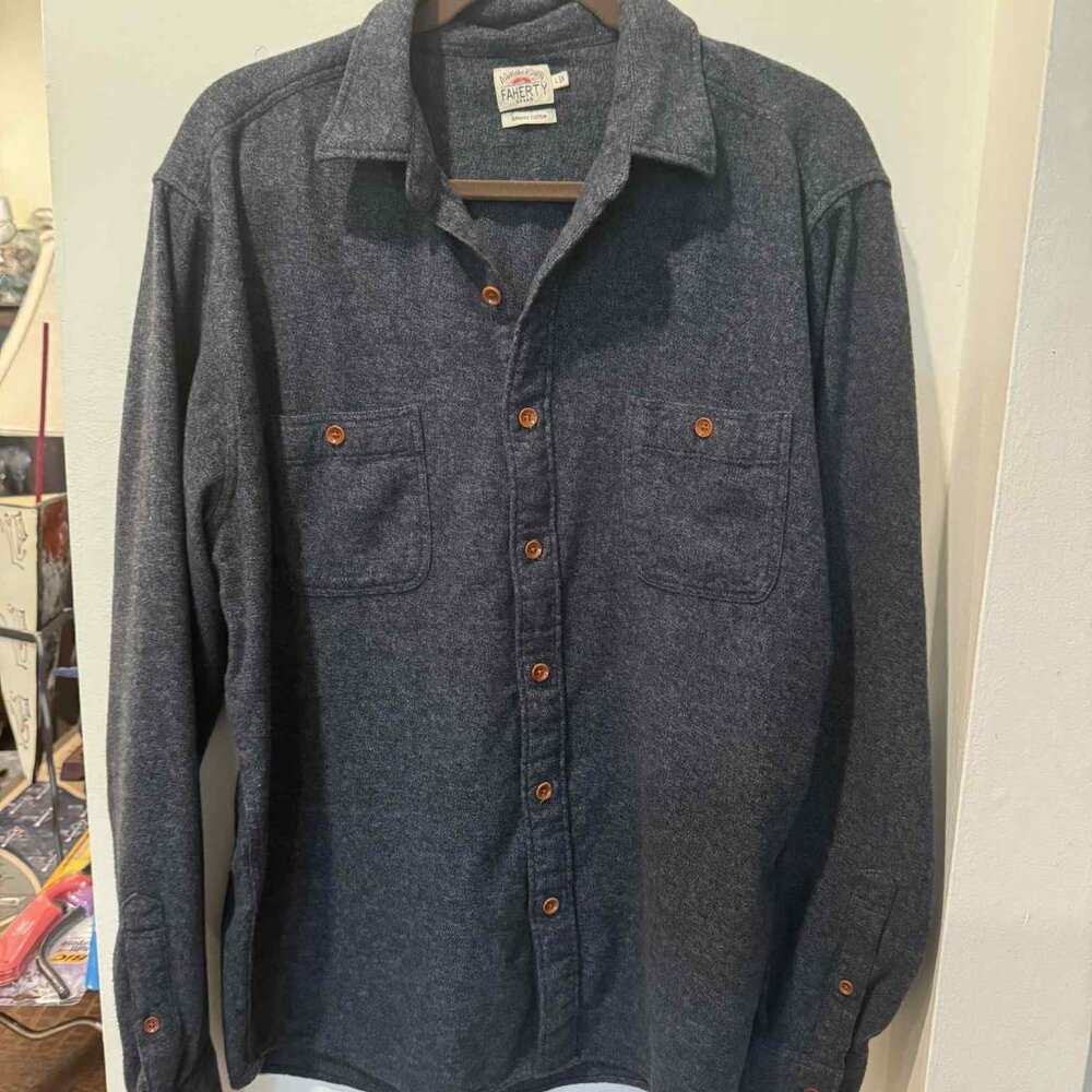 **Faherty Lightweight Flannel Shirt – Size Large**